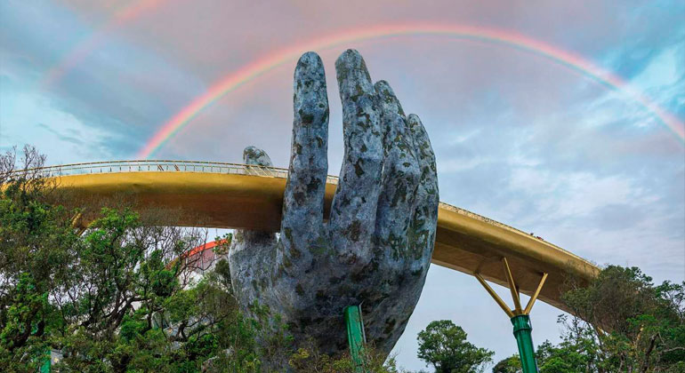 golden bridge danang