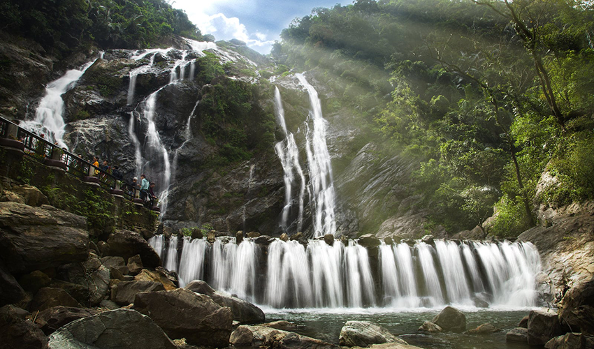 White-Waterfall-Tourist-Area-danang-to-quang-ngai