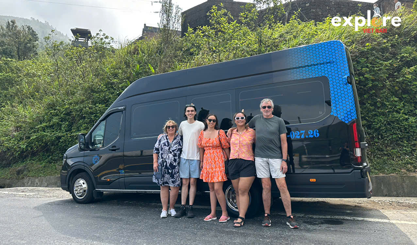 Explore-Vietnam-danang-private-car